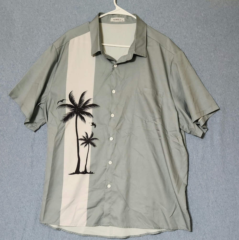 Hawalili palm tree print short sleeved button down shirt. Size 2XL